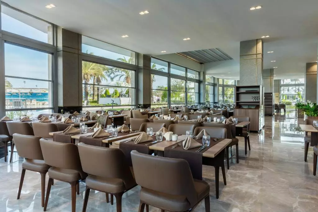 رستوران Miracle Hotel